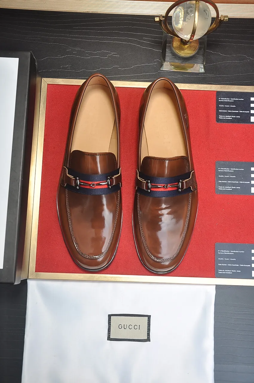 Factory price 540💶Italian top luxury men's shoe giant (GUCCI) (Gucci) (full cowhide lining) new arrival🍃Original European style🔰 Pleasant to the eye😍In order to make the shoes more durable and non-deformable🌀The production continues to follow traditional methods but there is still no lack of innovation💪The original sheepskin is chosen for the leather♻️Smooth, natural and exceptionally bright⭐Made of imported cowhide The rich man’s first choice 38-45 (45 customized)